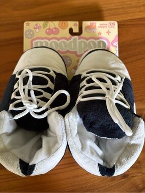 NWT Moodpop Black & White Kids Slipper Sneakers - XS